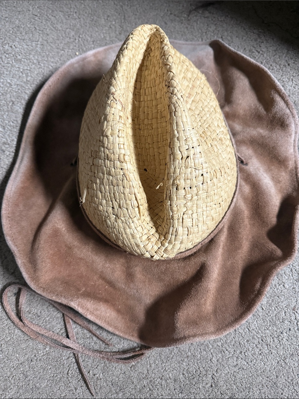 RODEO R COLLECTION BY STETSON Straw Cowboy Hat with Brown Suede Brim